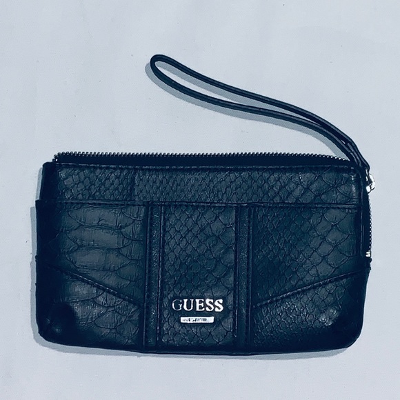 Guess Handbags - 🔺Final Price GUESS wristlet
